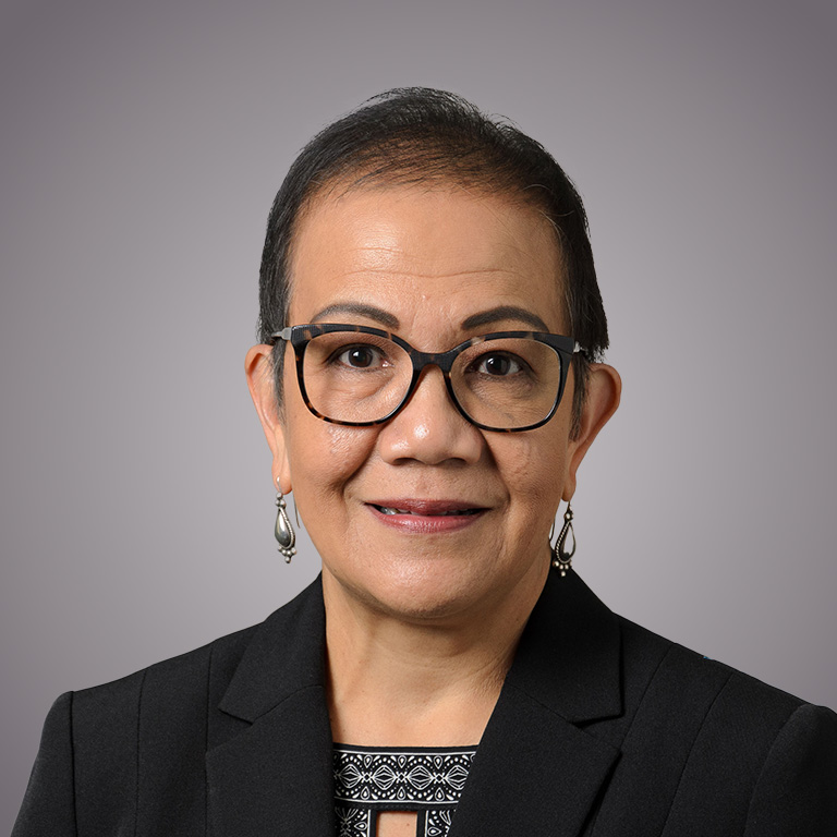 Angela Rola headshot