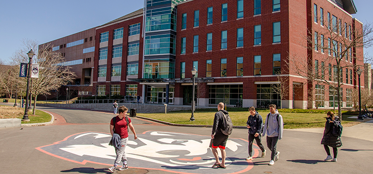 uconn students walkin on campus